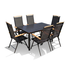 Jídelní zahradní náytek