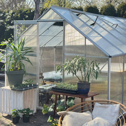 Zahradní skleník Mirpol z polykarbonátu 2,5 X 4,3 X 2,05 m