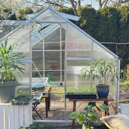 Zahradní skleník Mirpol z polykarbonátu 2,5 X 4,3 X 2,05 m